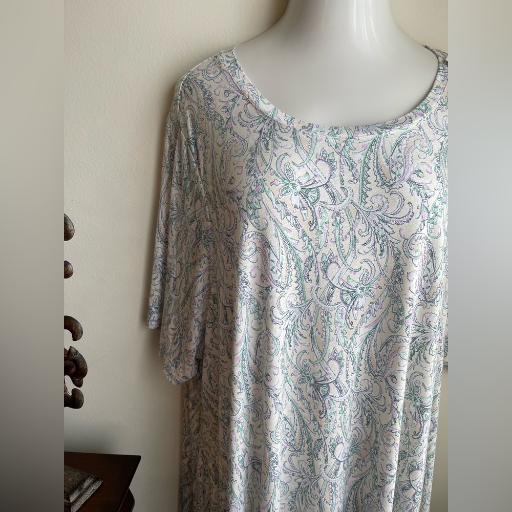 NWT LANE BRYANT SWING T-SHIRT, PLUS SIZE 30/32